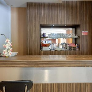 Reddoorz Plus Near Hotel Benua Kendari